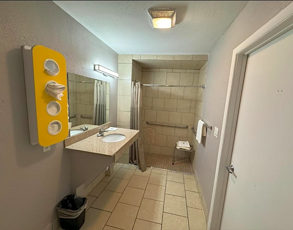 Motel 6-Janesville, WI