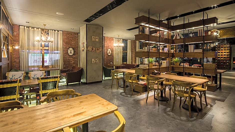 James Joyce Coffetel Chongqing Huangnibang Subway Station