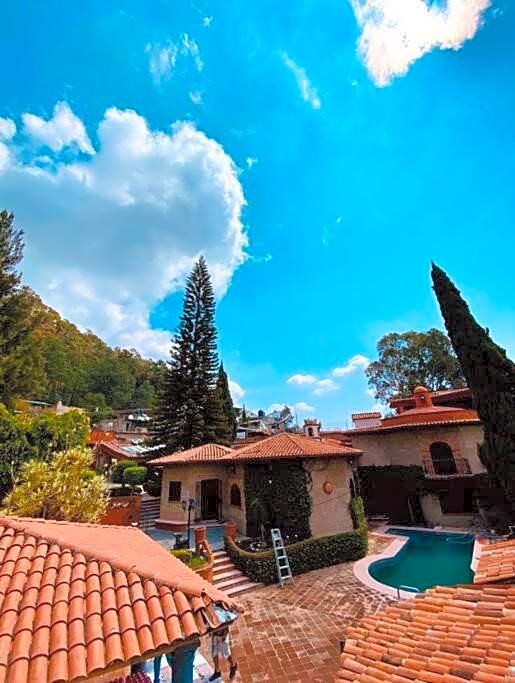 Residencia estilo Californiana Jardín de los Soles