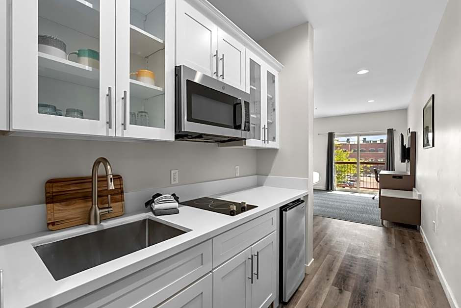 Sandpoint Hotel & Suites Downtown