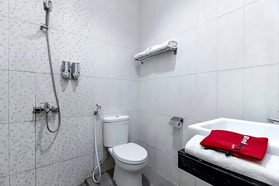 RedDoorz near Goa Sunyaragi