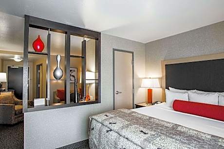 King Suite Upgrade - Accessible/Non-Smoking