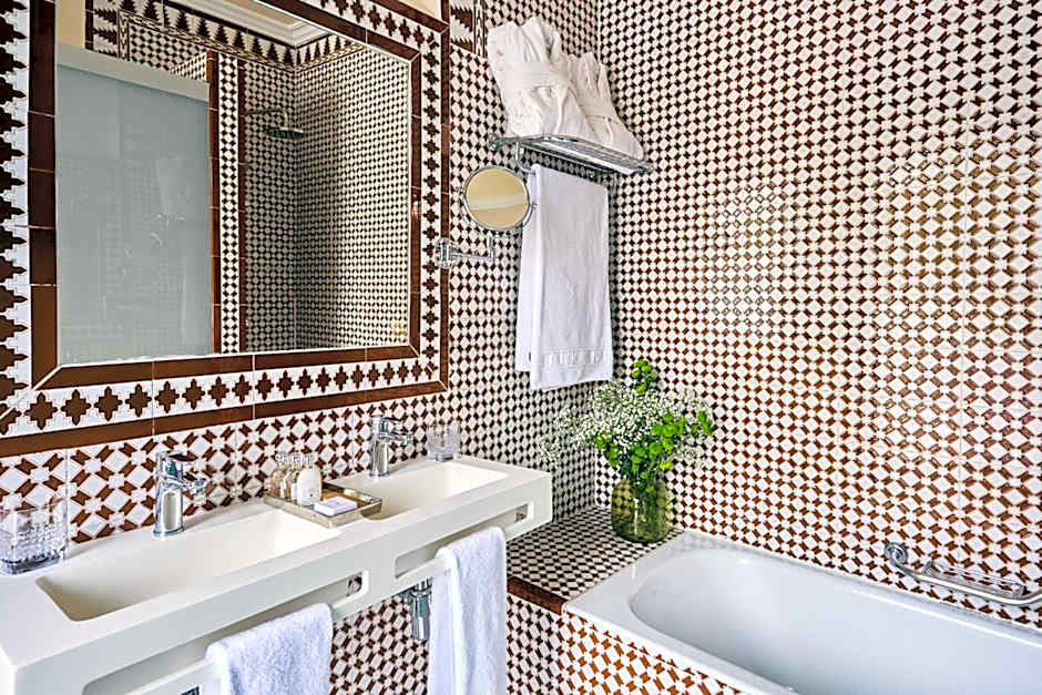 Alhambra Palace Hotel