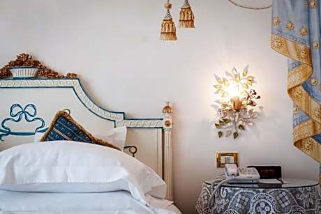 Deluxe Double Room with Lake View