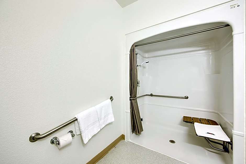 Motel 6-Brampton, ON - Toronto