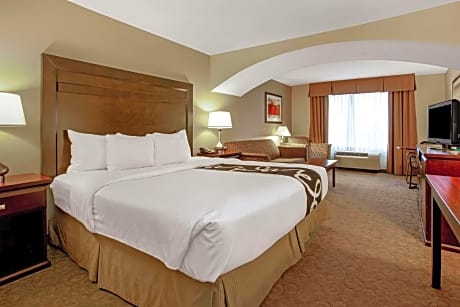 1 King Bed, Deluxe Mobility/Hearing Accessible Executive Room, Non-Smoking