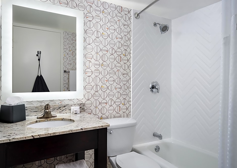 Holiday Inn & Suites Boston-Peabody By IHG