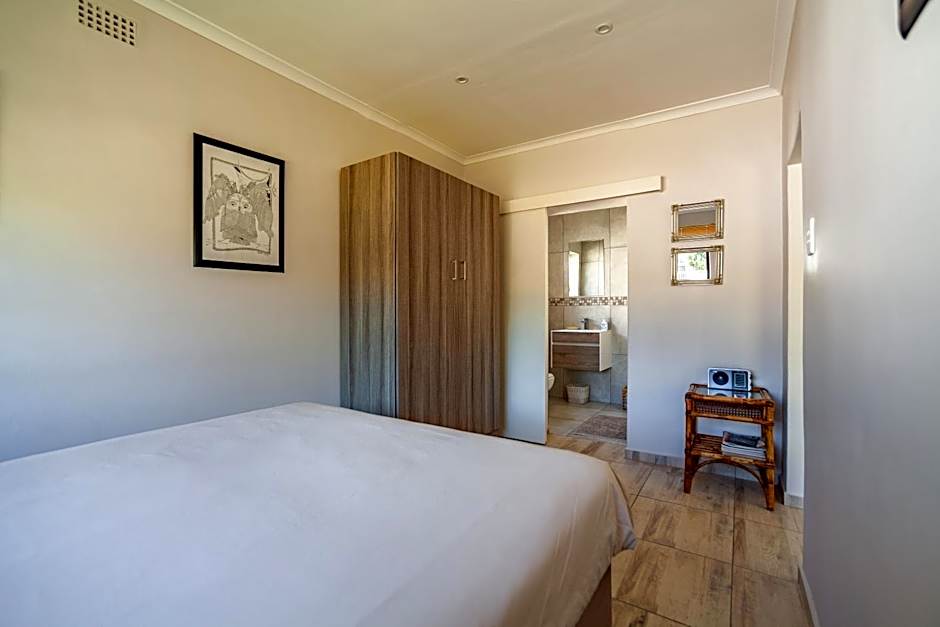 Modern Cozy Apartment Near Beach- 1 Bedroom