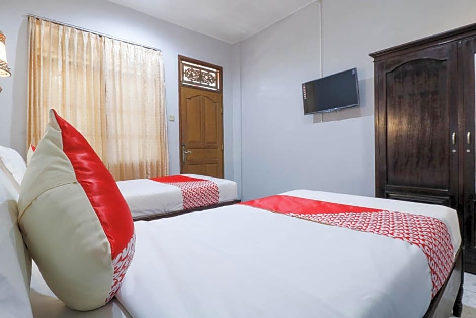 OYO 2411 Taman Mekar Beach Inn 2