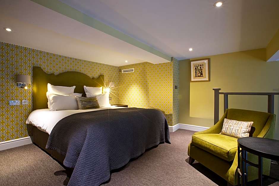 54 Queen's Gate Hotel