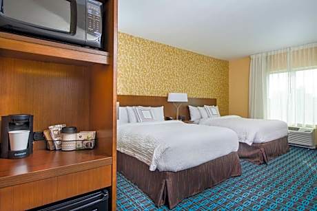 Queen Room with Two Queen Beds and Adapted Tub - Mobility Accessible
