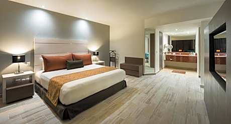 Master Suite with King bed