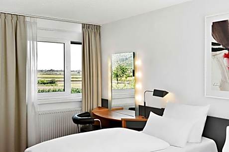 Standard Twin Room with View