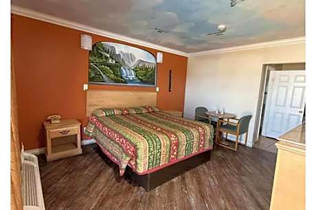 King Bed Smoking