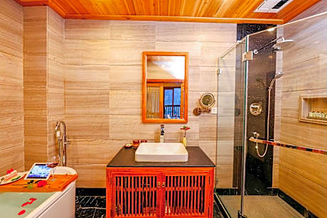 Deluxe Room Pool View Twin Bed