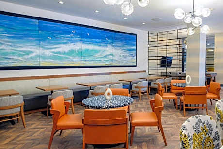 Club Room, 1 King Bed (Mobility Accessible, Roll-In Shower) (1 King Bed)