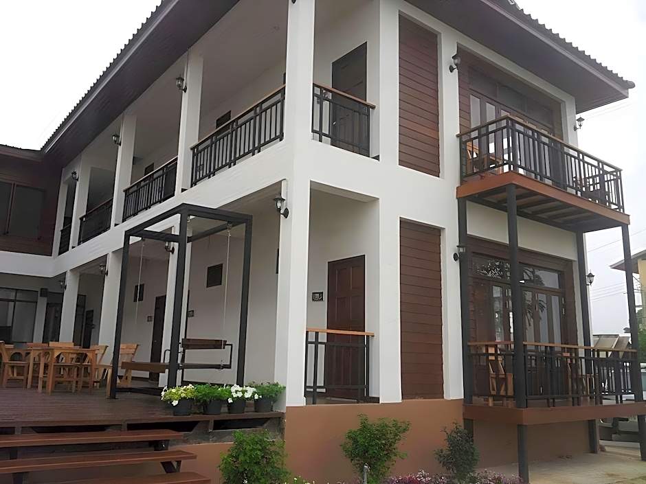 Norn Nab Dao Rimkhong Hotel