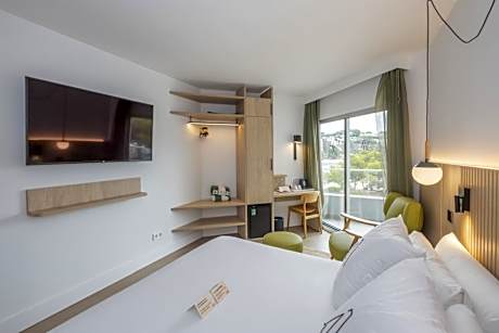 Double Room with Sea View and Spa Bath