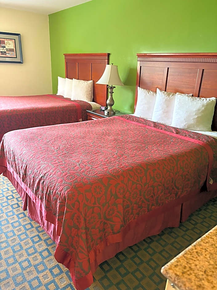 Days Inn & Suites by Wyndham Wichita