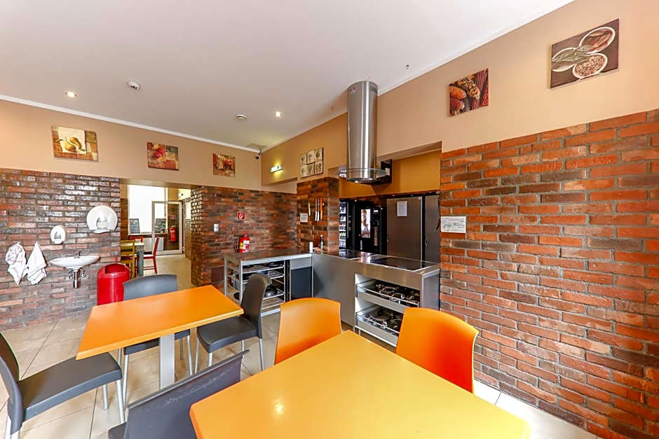 Do Step Inn Home - Hotel & Hostel