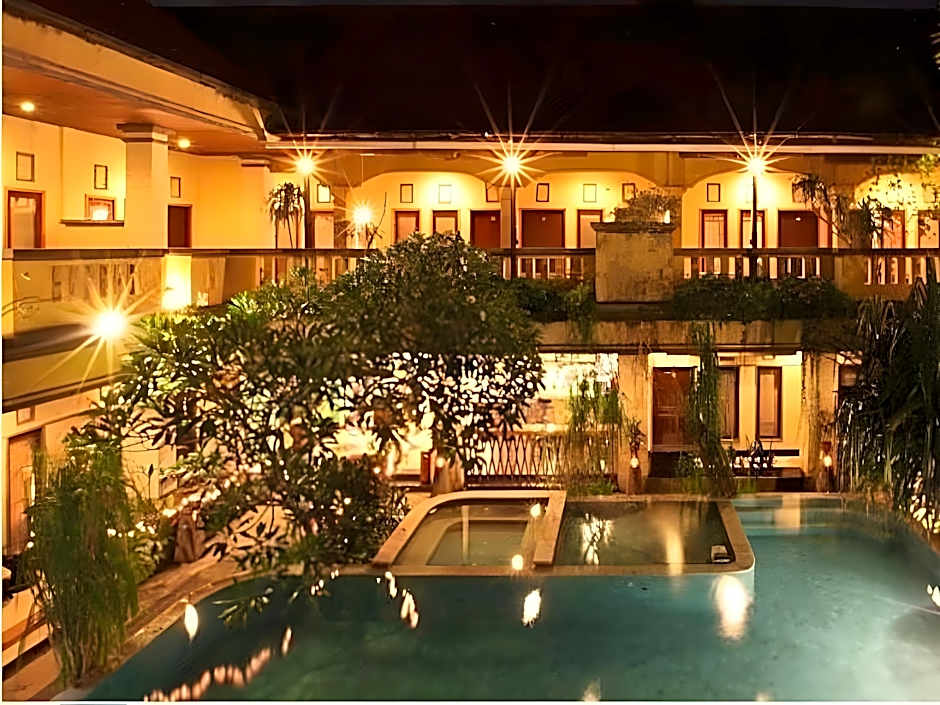Super OYO Townhouse Oak Maxi Hotel Legian