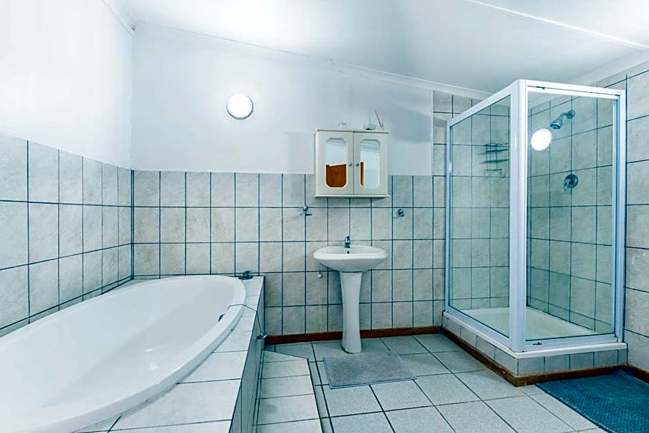 Karoo Ouberg Guest Lodge