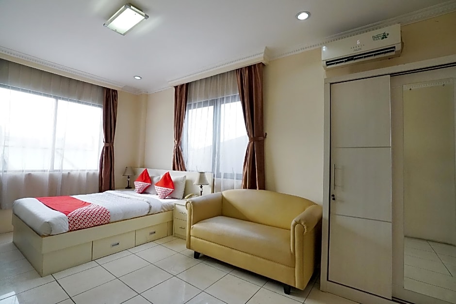 OYO 306 Koen Residence Near RS Gandaria