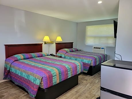 2 Queen Beds with Mini Kitchen Non-Smoking