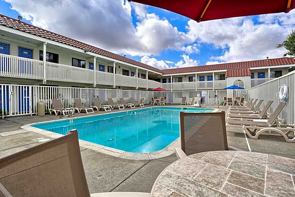 Super 8 by Wyndham Petaluma