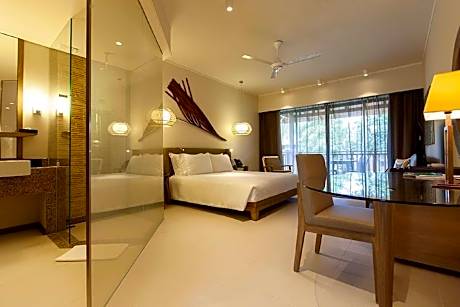 Tropical Garden Room