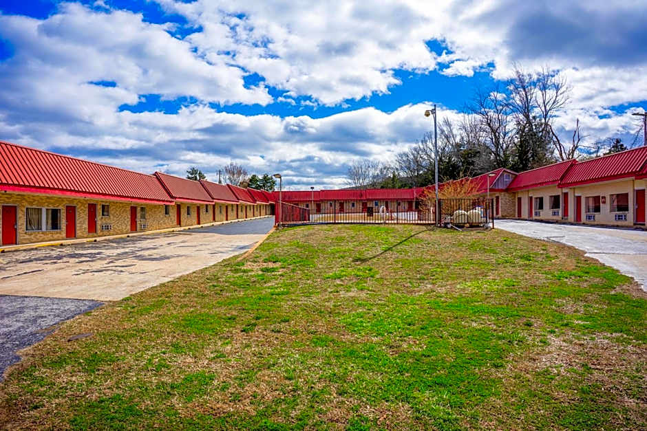 Ozark Junction mountain view by OYO