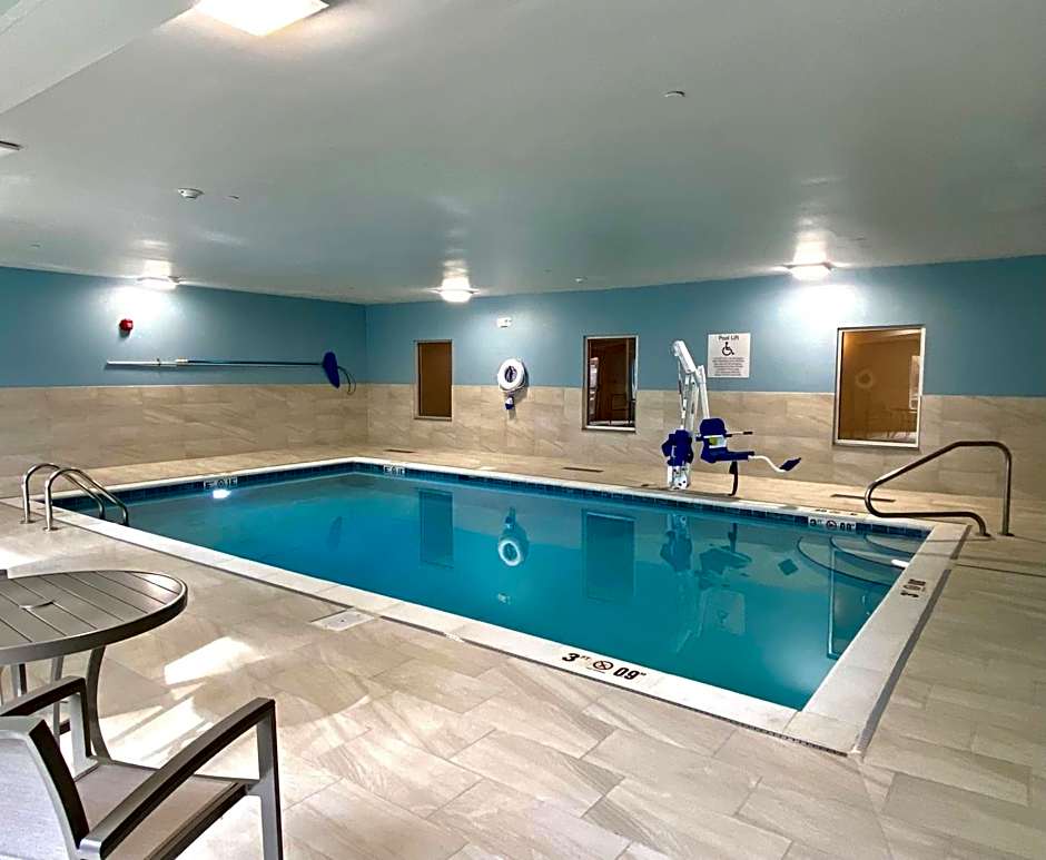 Holiday Inn Express & Suites Elyria By IHG