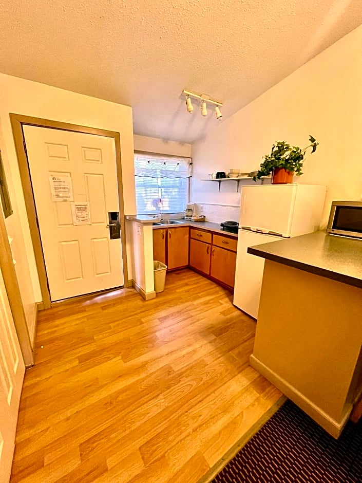 Saco River Motor Lodge & Suites