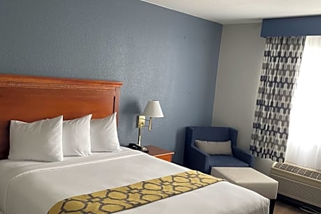 1 Queen Bed, Mobility Accessible Room, Non-Smoking