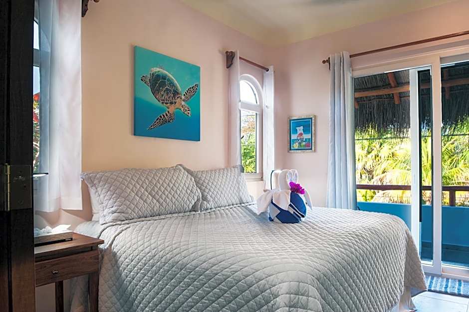 Casa Sonoma - Charming Condos Minutes from Beach & Reef