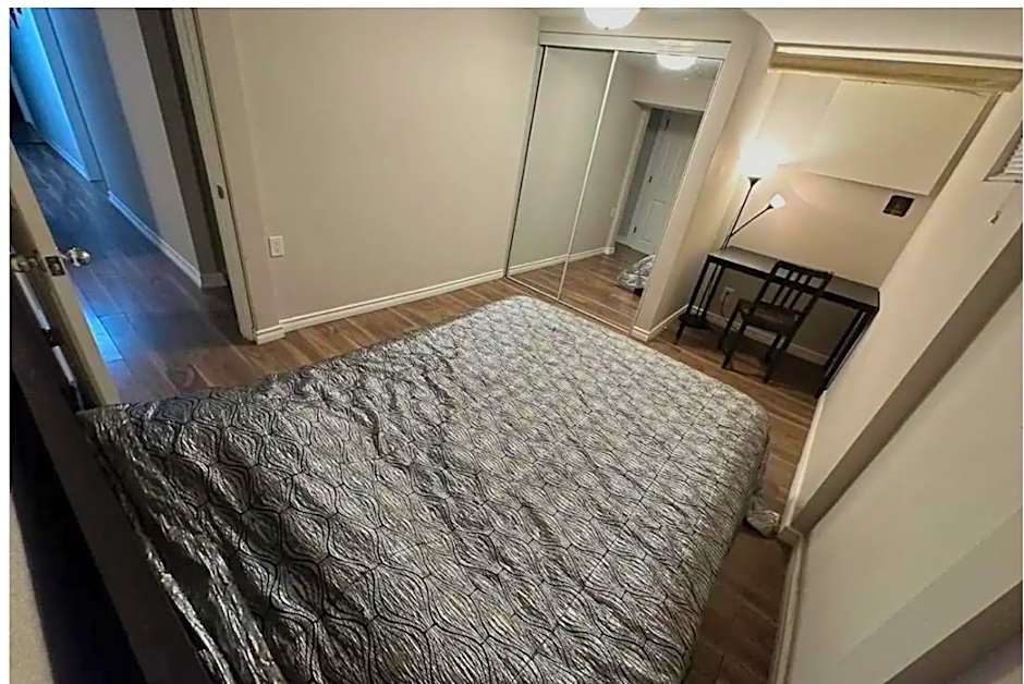 Cozy room near Pickering OPG