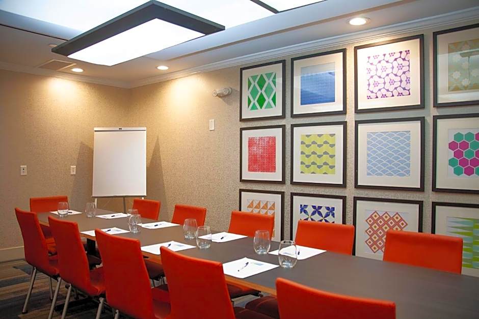 Holiday Inn Express & Suites Overland Park By IHG