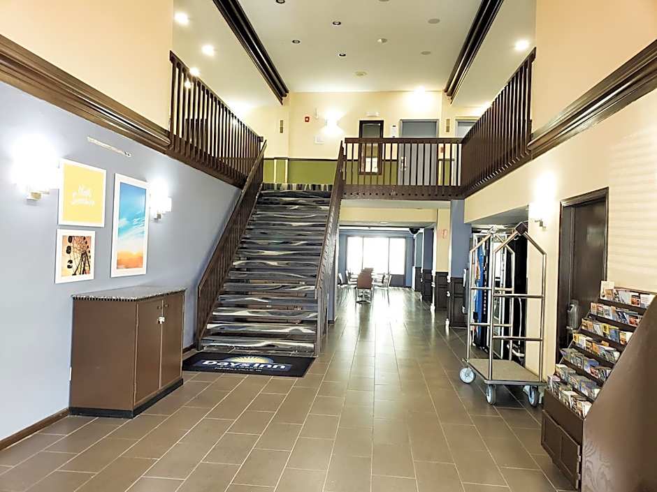 Days Inn & Suites by Wyndham Merrillville