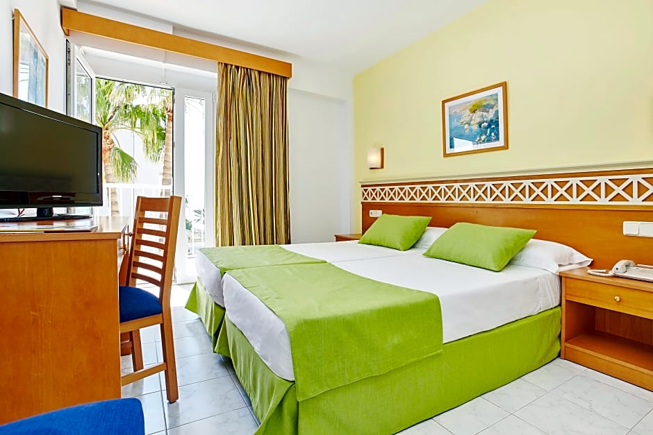 Foto 1 av 4 av 1 Double Bed or 2 Beds, Pool View, Balcony