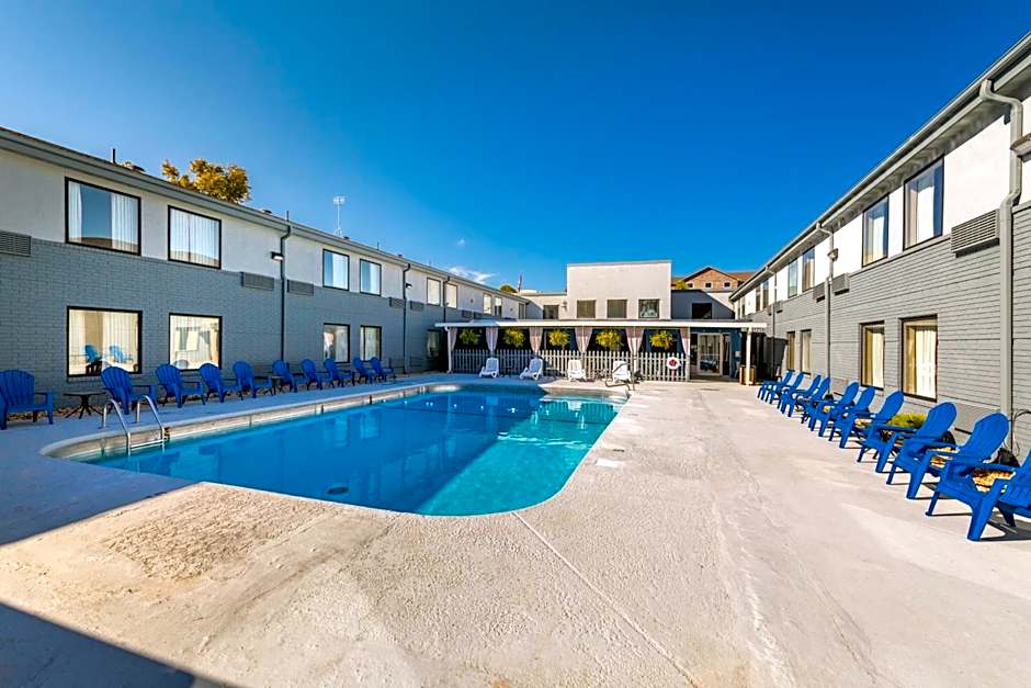 Photo 1 of 50 of THE BRANSINN Entertainment District