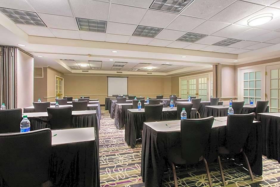 La Quinta Inn & Suites by Wyndham Raleigh Durham International Airport