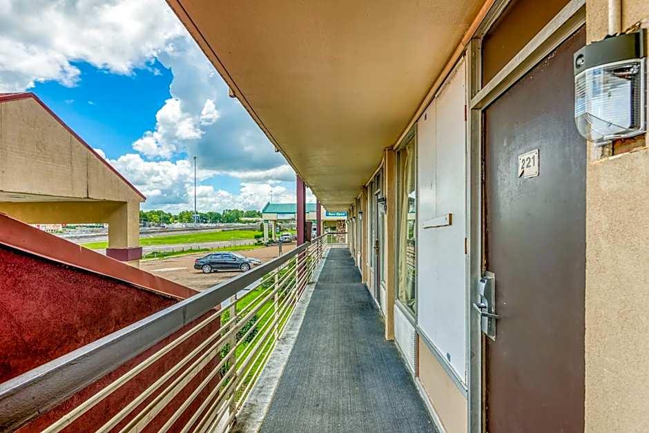 OYO Hotel Jackson North I-55