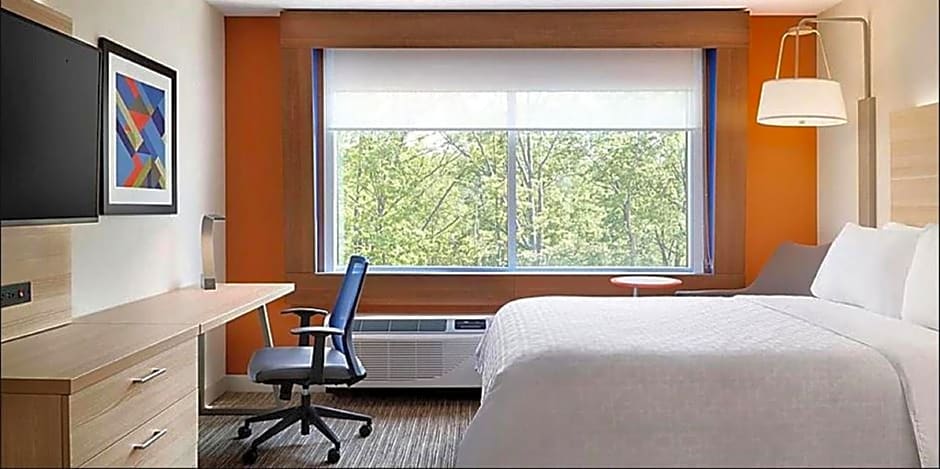 Holiday Inn Express and Suites Carlisle Southwest I-81 By IHG