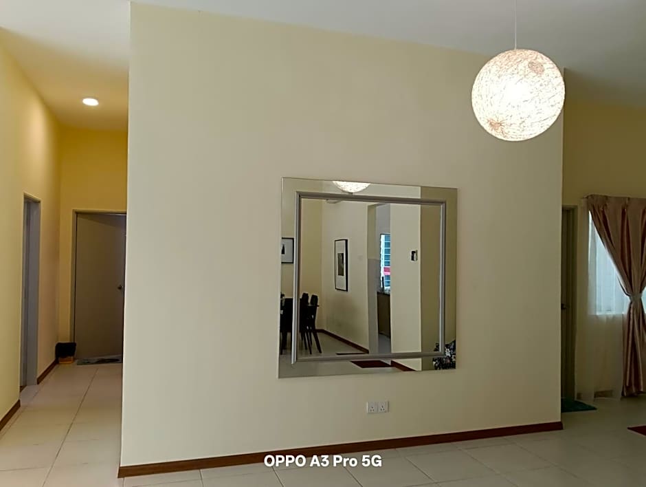 Sekinchan HighView Penthouse 15pax 5R5B 顶层公寓 看海 看稻田景