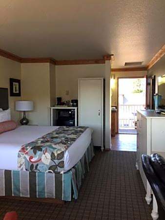 River House Inn, a Baymont by Wyndham