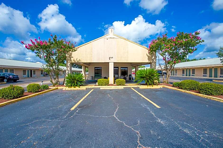 Rodeway Inn & Suites