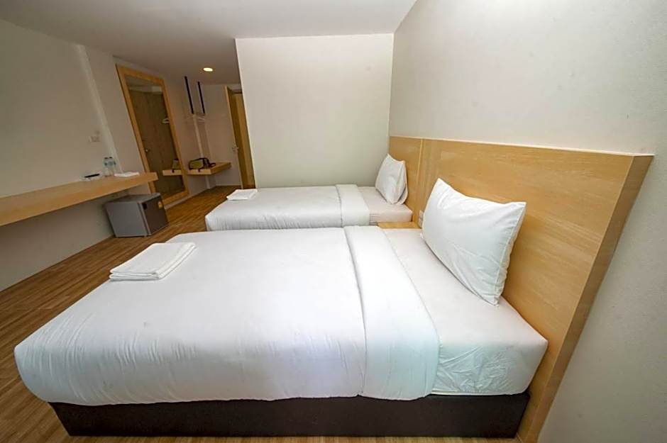 The charlotte smart hotel lopburi
