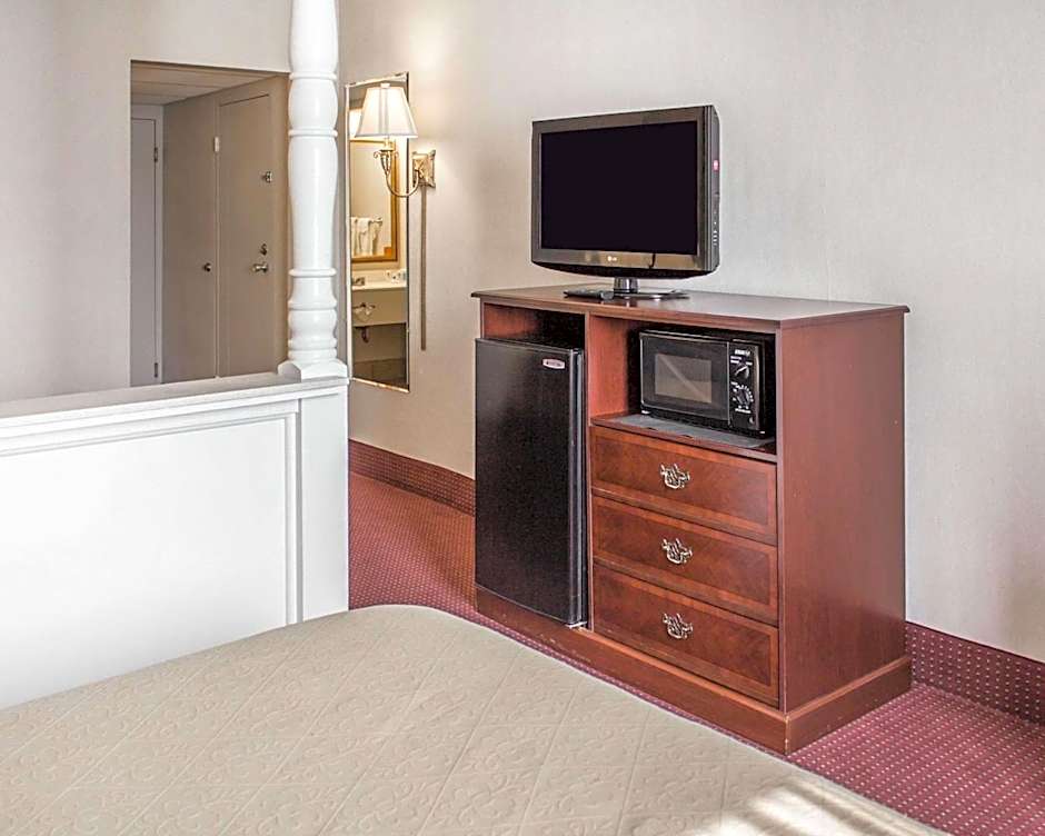 Quality Inn & Conference Center Franklin Downtown