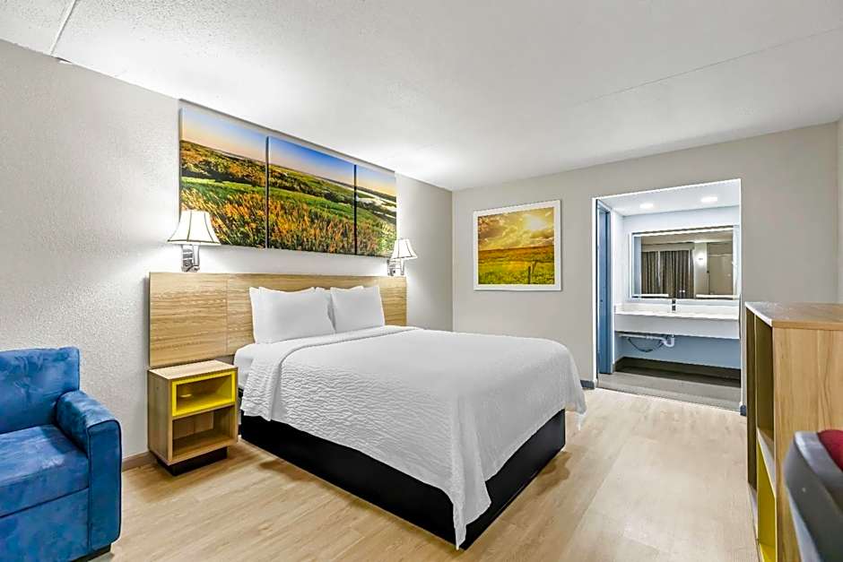 Days Inn by Wyndham Salina South