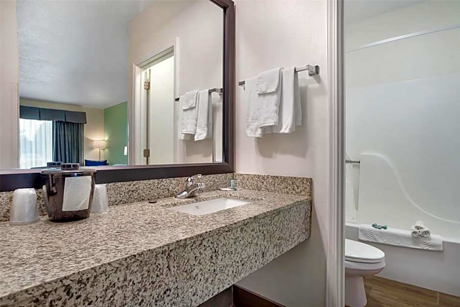 Best Western Navarre Waterfront